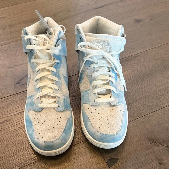 Nike Dunk High SE
Clouds Celestine Blue - Picture 3 of 6